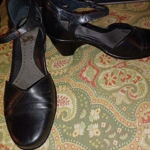 Dansko 38 7.5 7 1/2 black leather heels shoes